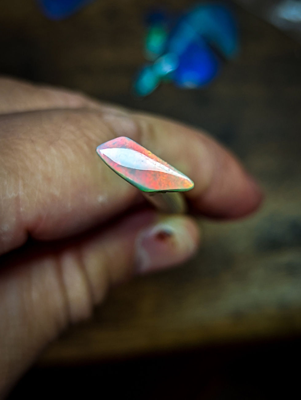Miniature : Opale sombre d'Australie, Lightning Ridge, 1.42 carats