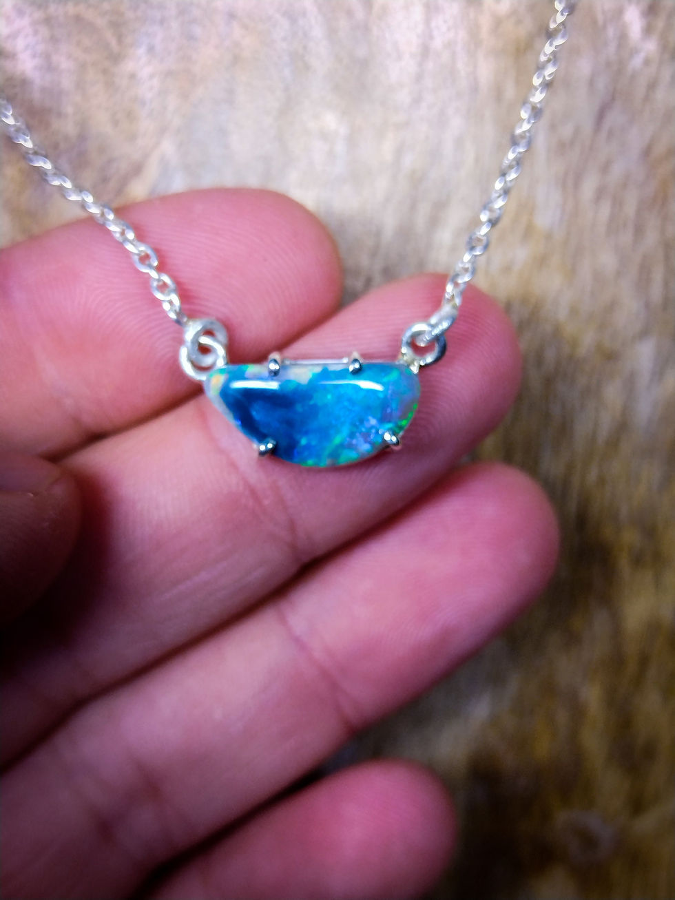 Miniature : Pendentif et chaîne avec une opale noire d'Australie, Lightning Ridge, argent 92