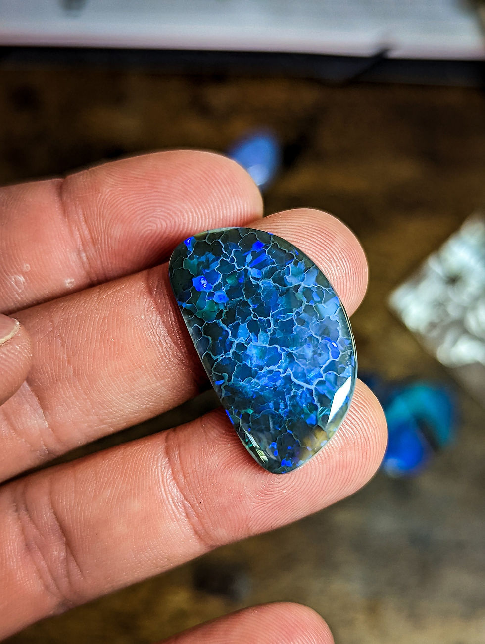 Miniature : Jolie opale noire d'Australie, Lightning Ridge, 14.1 carats