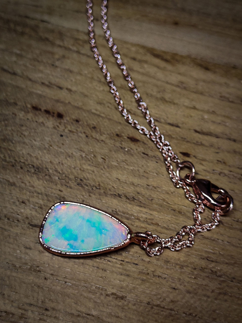 Miniature : Sublime Pendentif opale cristal d'Australie, style minimaliste, élégant et chic,