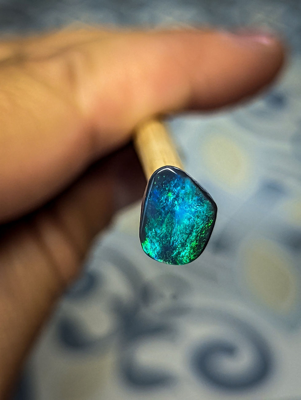 Miniature : Opale noire d'Australie Lightning Ridge, 1.4 carats