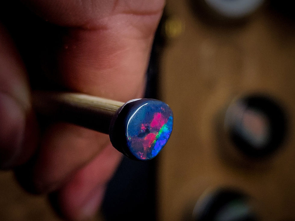 Miniature : Opale noire d'Australie, Red on black, Lightning Ridge, 1.8 carats