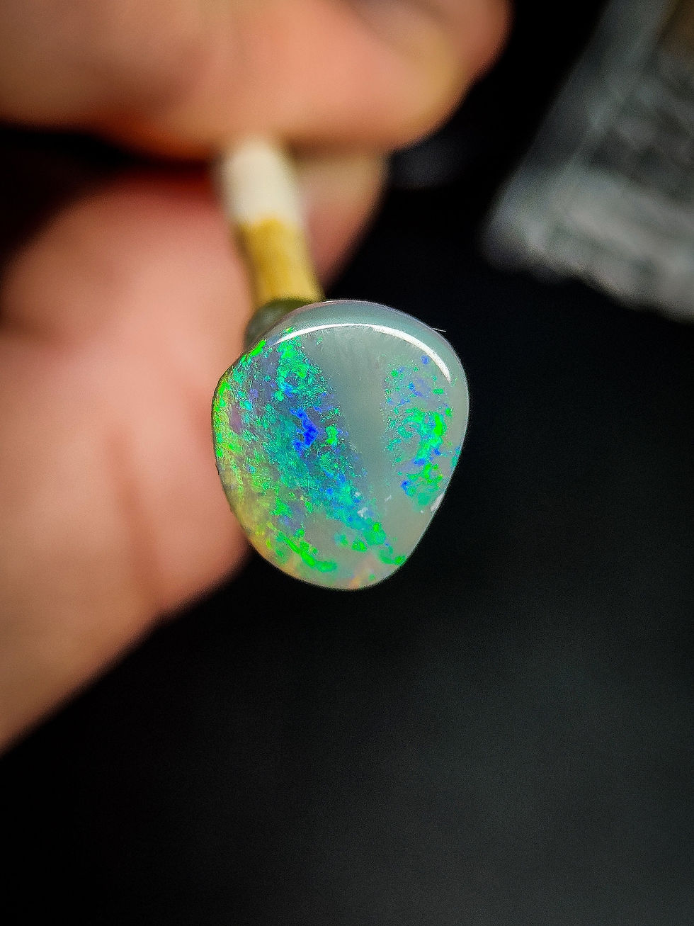 Miniature : Opale sombre d'Australie , Lightning Ridge, 2.52 carats