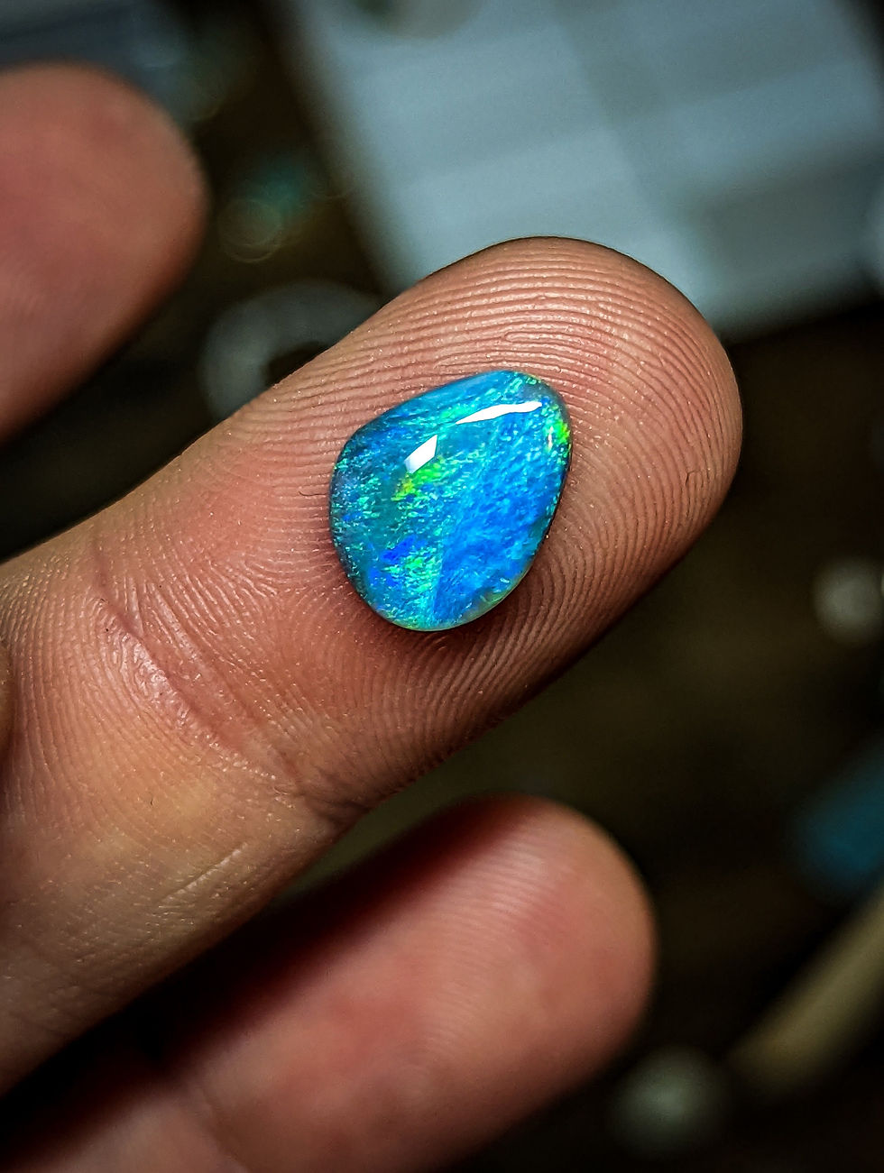 Miniature : Jolie opale sombre d'Australie de Lightning ridge, 1.5 carat