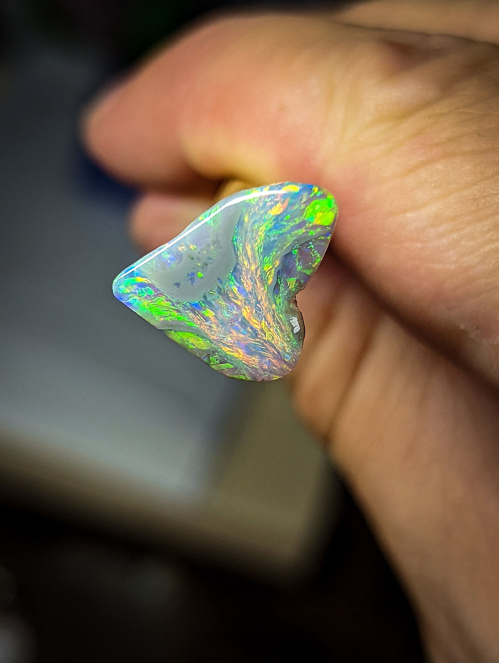 Belle opale sombre d'Australie, Lightning Ridge 2.2 cts