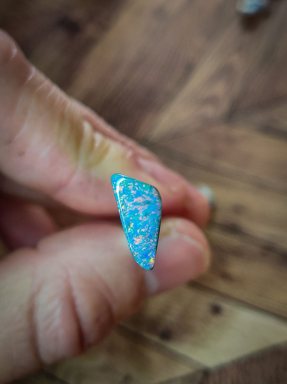 Miniature : Superbe opale noire d'Australie, Lightning Ridge, 0.8 carats