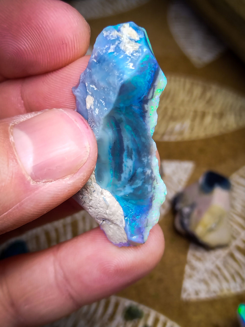 Miniature : Opale noire brute d'Australie de Lightning Ridge
