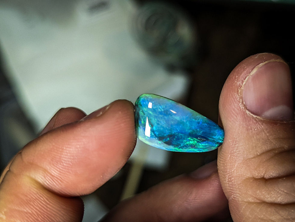 Miniature : Jolie opale noire d'Australie de Lightning ridge, 7.3 carat