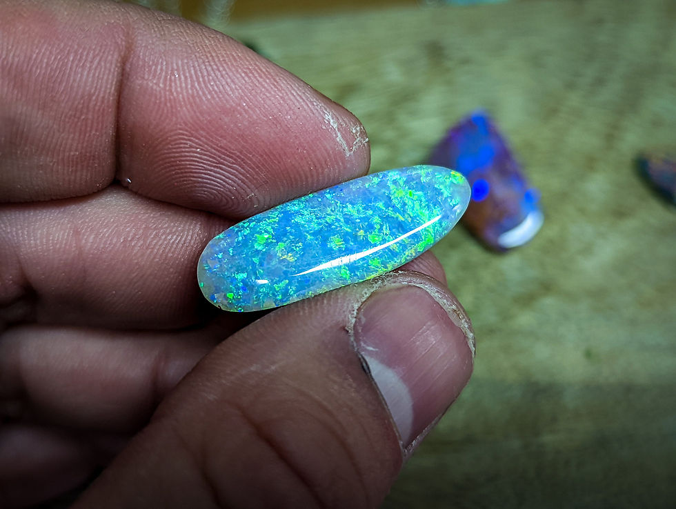 Miniature : Extraordinaire grande opale sombre d'Australie, Lightning Ridge