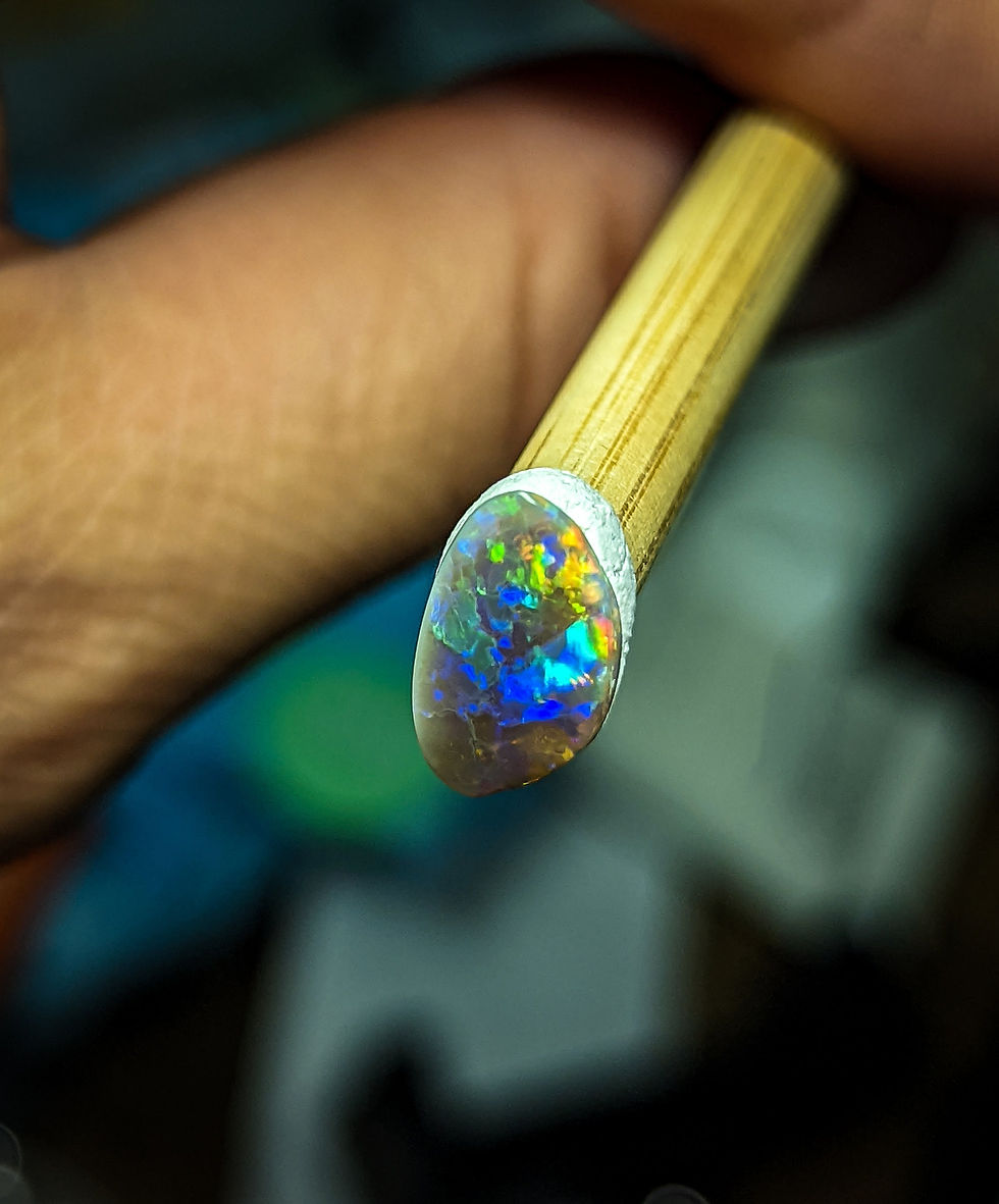 Miniature : Opale sombre d'Australie, Lightning Ridge, 1.1 carats