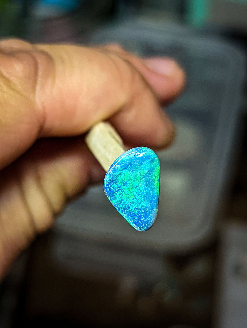 Miniature : Jolie opale noire d'Australie de Lightning ridge, 1.4 carat