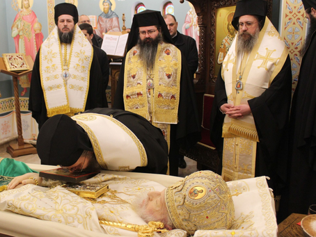 Членове на Светия Синод и епископи отслужиха трисагий за упокоилия се Български патриарх Неофит