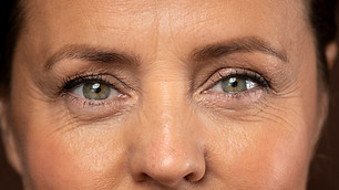 mature-woman-posing-with-eye-make-up.jpg