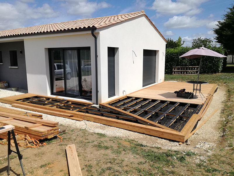 Pose lames de terrasse