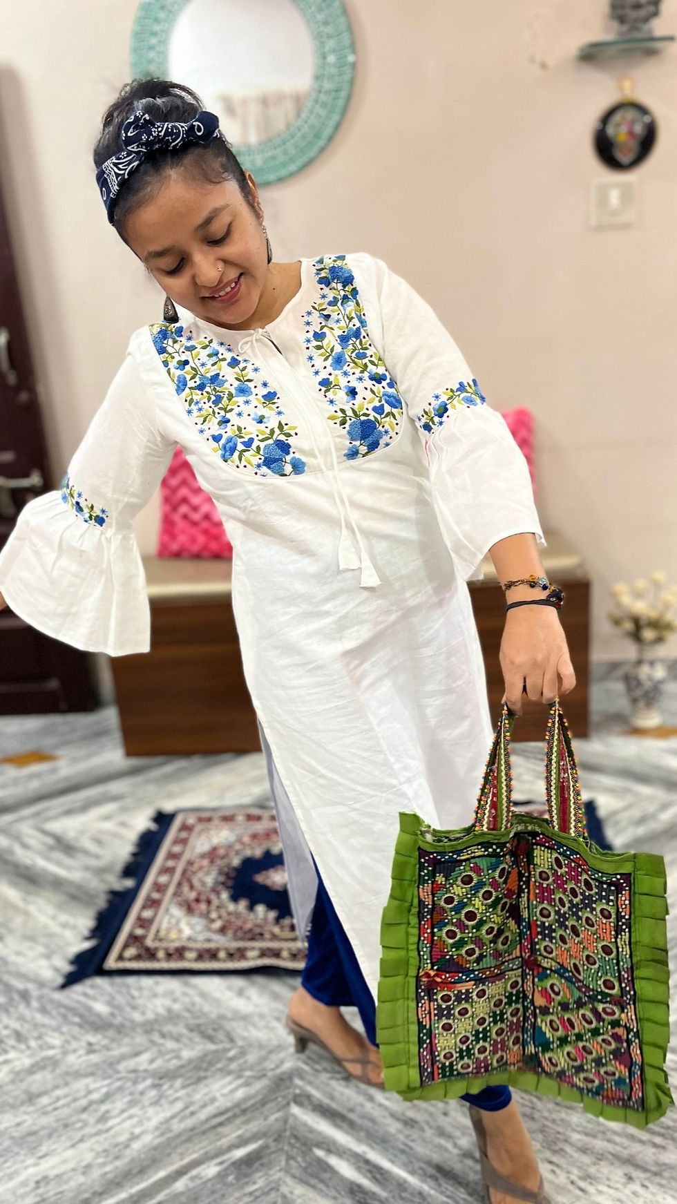 थंबनेल: KABUSI HEMP KURTA - NEELA PHOOL