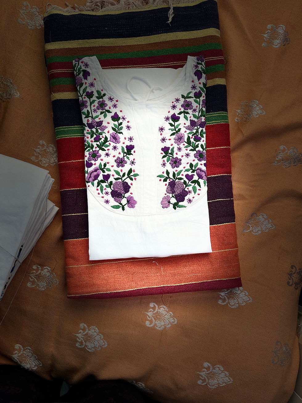 थंबनेल: KABUSI HEMP KURTA - PURPLE PHOOL