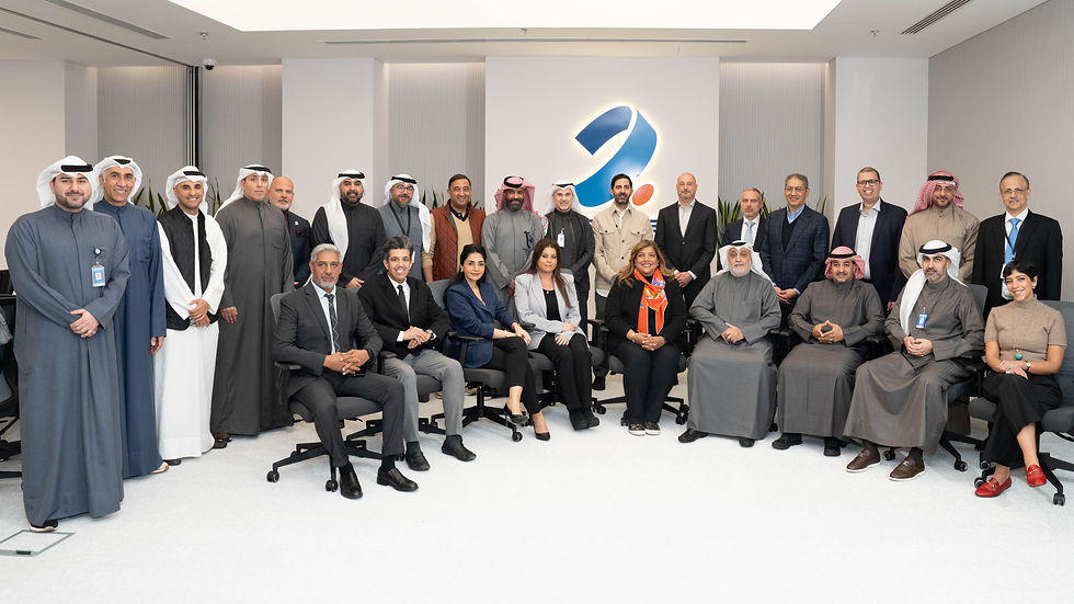 Mr. Fadel Abdullah, Chief Executive Officer of Burgan Bank – Kuwait, pictured center with the team from the Institute of Banking Studies, together with the General Managers and their deputies participating in the program