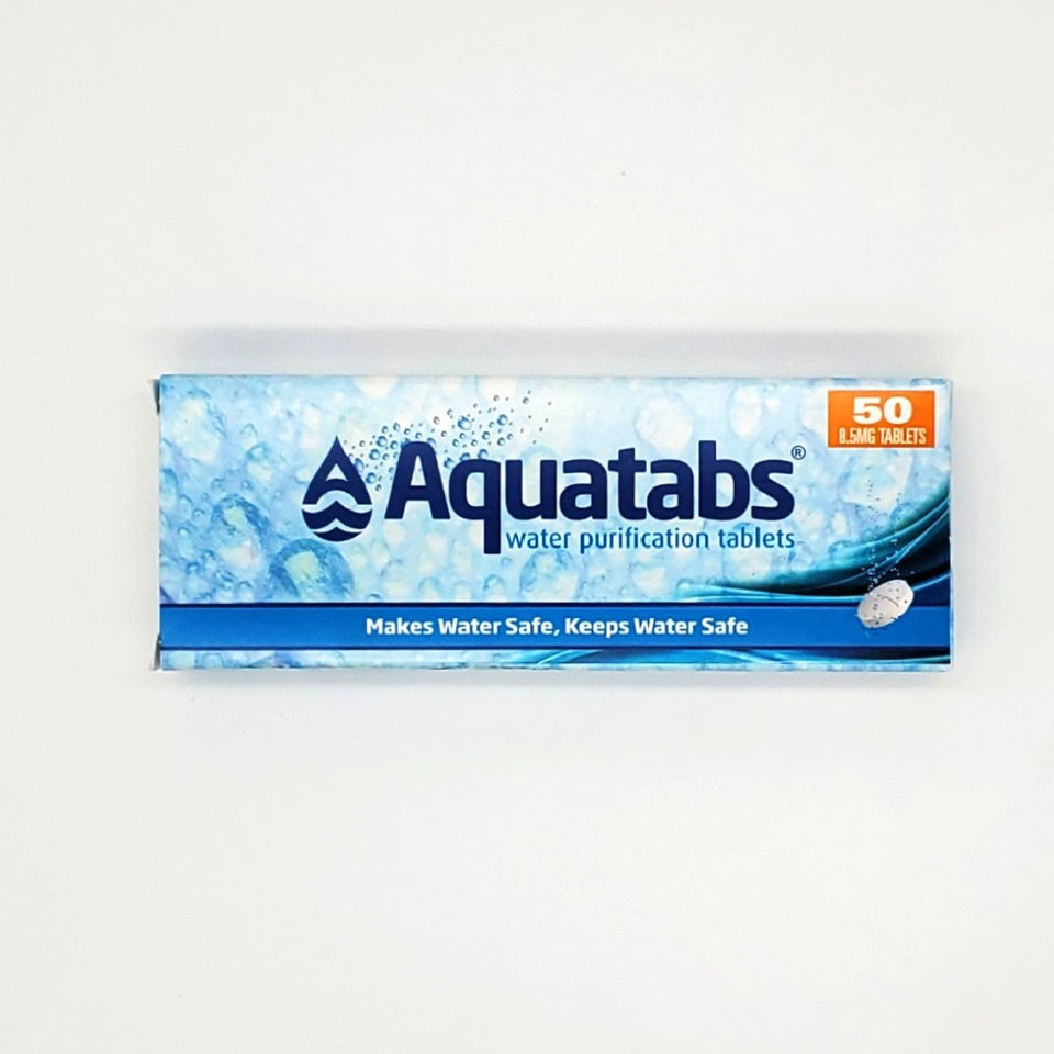 Boite de pastilles de purification d'eau en gros plan