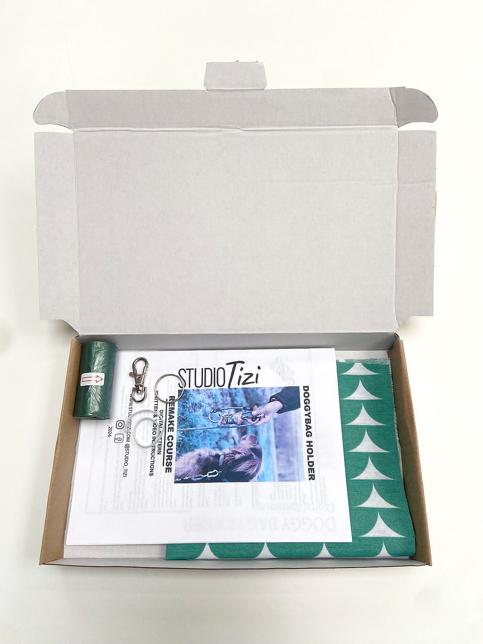 Thumbnail: Sewing kit | Doggy bag