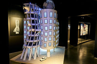 Tančící dům: příběh ikonické budovy