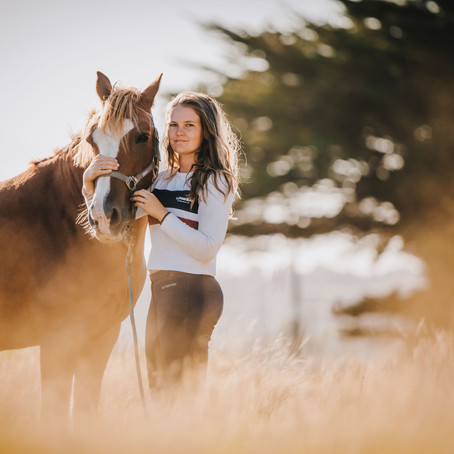 On the farm with Holly - Sunset Horse photo session