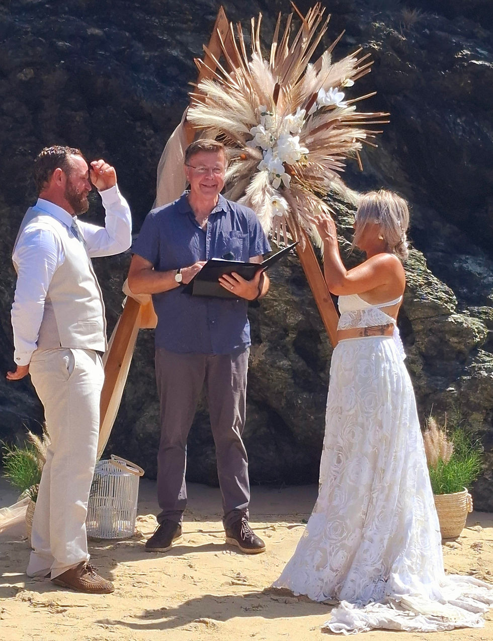A lovely Flagstaff Lookout beach wedding I performed for Cam and Hap.