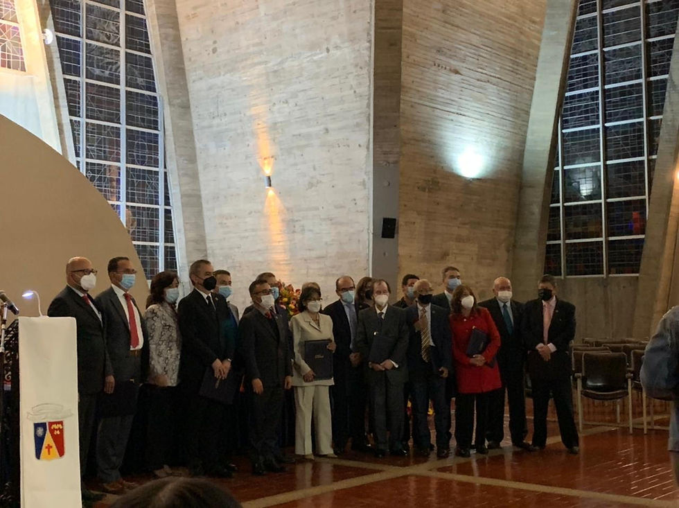 Baying y el profesor Roberto Balda le apuestan al talento de los recién graduados