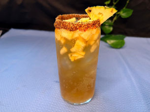 Cómo preparar una bebida probiótica de cáscaras de piña y panela