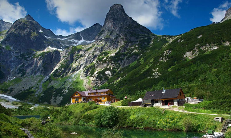 zelene-pleso-hut.jpg