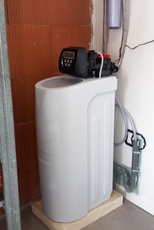 Adoucisseur d'eau blanc