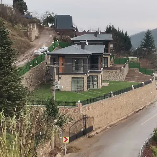 Oska Steel, hafif çelik yapılar, hafif çelik panel üretimi, modern mimari çözümler ve güvenli statik projeler ile yenilikçi inşaat projeleri sunmaktadır.