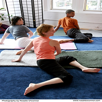 Awareness through movement lessons. On line classes. Feldenkrais neuro movements Awareness Through Movement rewire brain to reduce chronic pain, back pain, knee and hip joint replacement, improves balance, and prevent falls, neurological disorders, good posture and better movement, walking, hiking, pickle ball, tennis, golfing, gardening, skiing and reduces pain, near me in Bowmanville. Awareness Through Movement and Functional Integration classes help swimming, dancing, musicians. Sue Seto is a Guild Certified Feldenkrais Practitioner in Durham Region Clarington Ontario. Feldenkrais classes and workshops improve mobility, reduce neck and shoulder pain with free ATM classes and recordings. Reducing curves in the back caused by Scoliosis, Osteoporosis, arthritis, injury, forward head posture, Dowager’s Hump, Thoracic Kyphosis, Lumbar Lardoons, Posterior Pelvic Tilt, Anterior Pelvic Tilt is Pectus Posture leads to good posture. Feldenkrais corrects bad posture at home online.