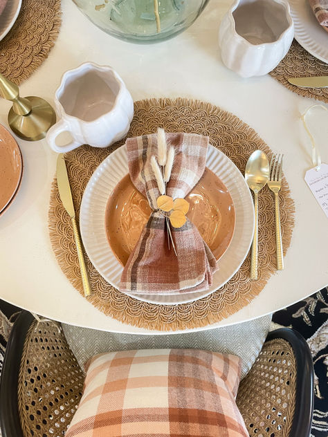 HOW TO TASTEFULLY DECORATE FOR FALL