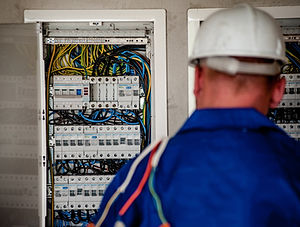electrician-2755682_1920.jpg