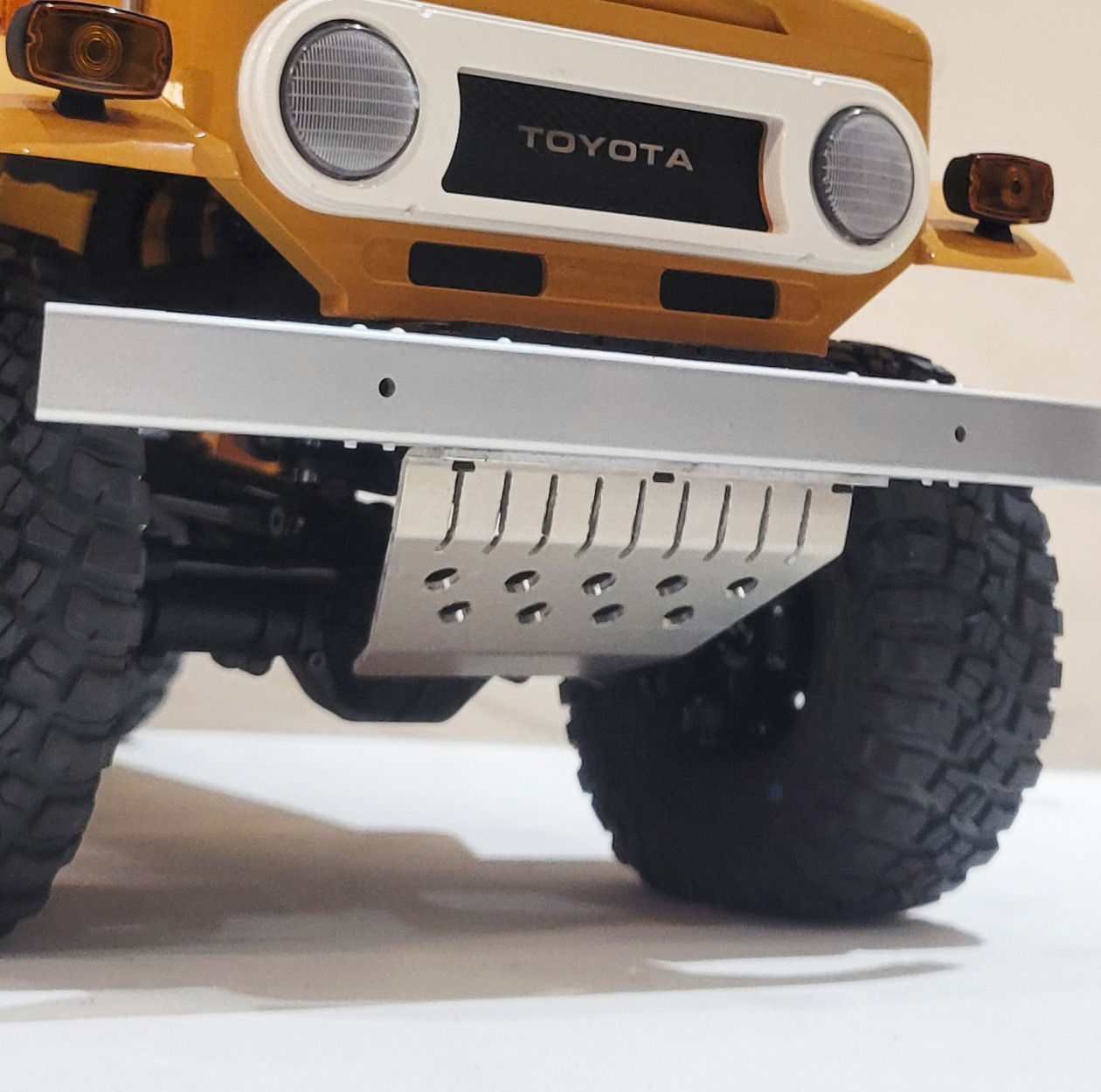 Front Skid Plate for FMS 1/10 Toyota Land Cruiser FJ40