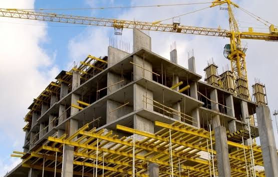 Gelecek yıl için emlak vergisine esas teşkil edecek bina metrekare normal inşaat maliyet bedelleri, konutlar açısından 474,7 lira ile 21.776,1 lira arasında değişecektir.