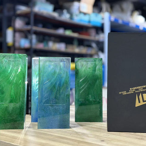 L'ensemble des trophées pour les lauréats du festival de court métrage en Chine