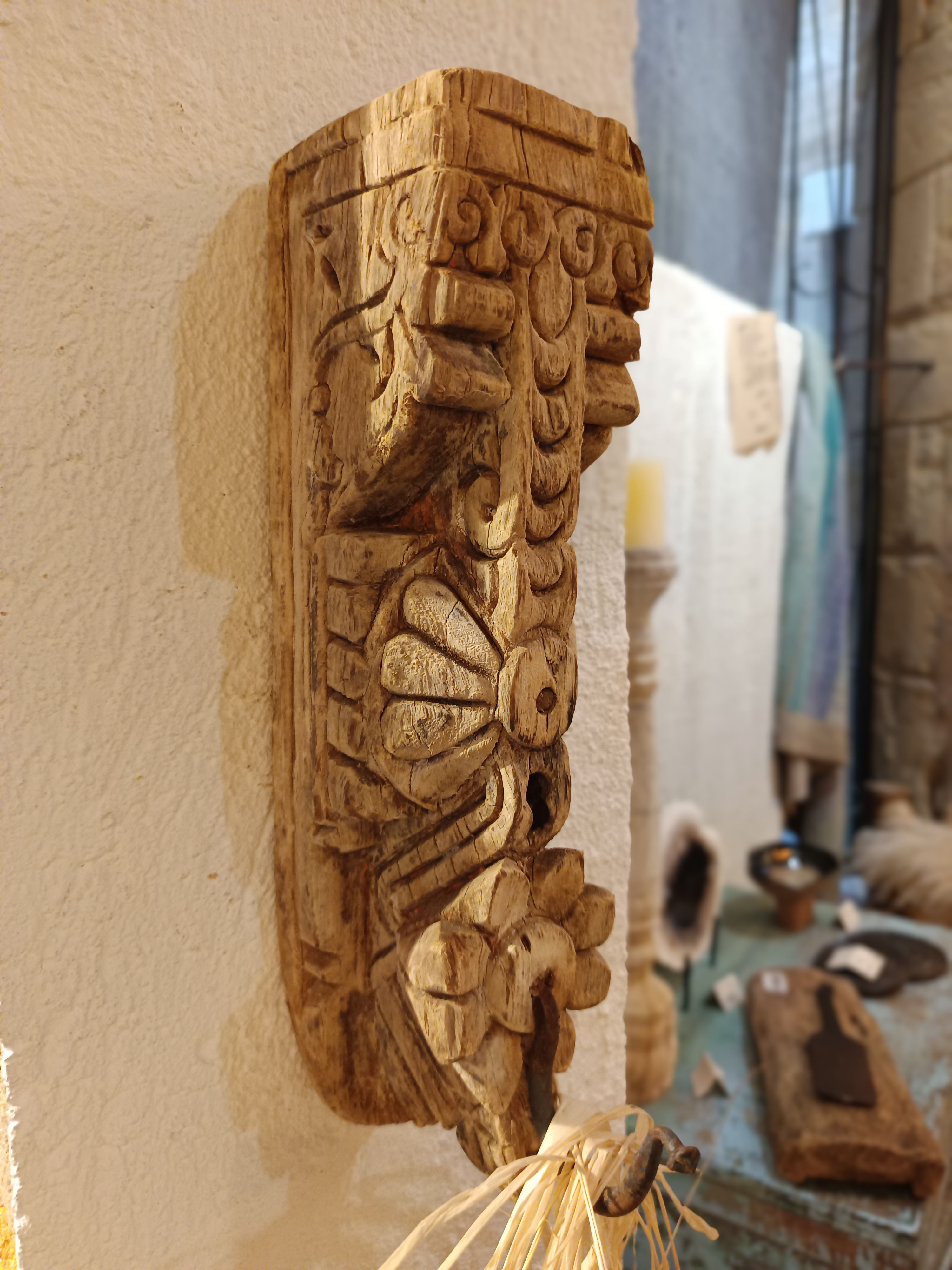 Grande  Patère en bois sculpté