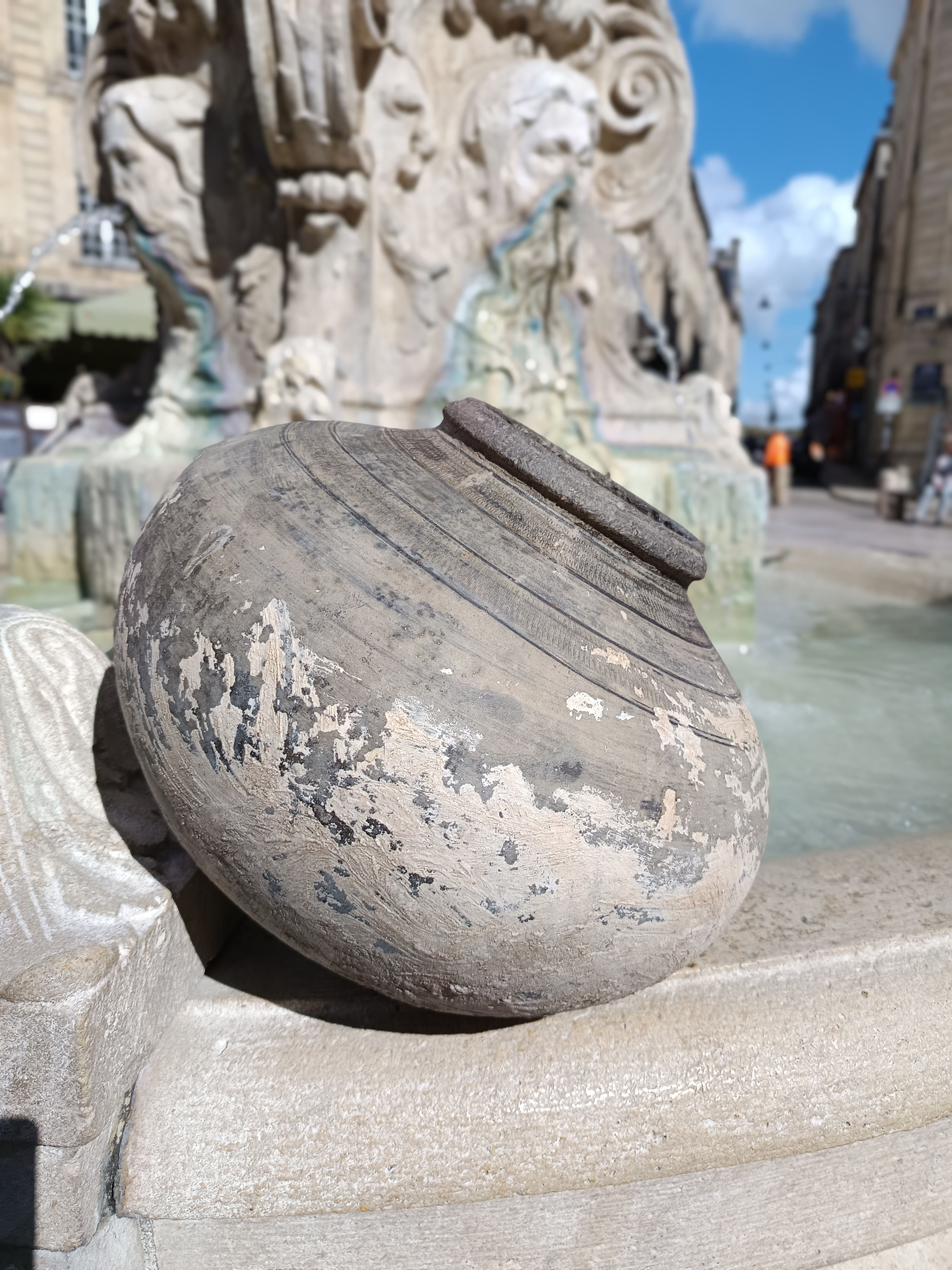 Kalash grise et blanche