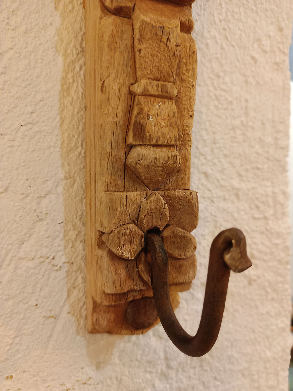 Miniature : Patère en bois sculpté n°2