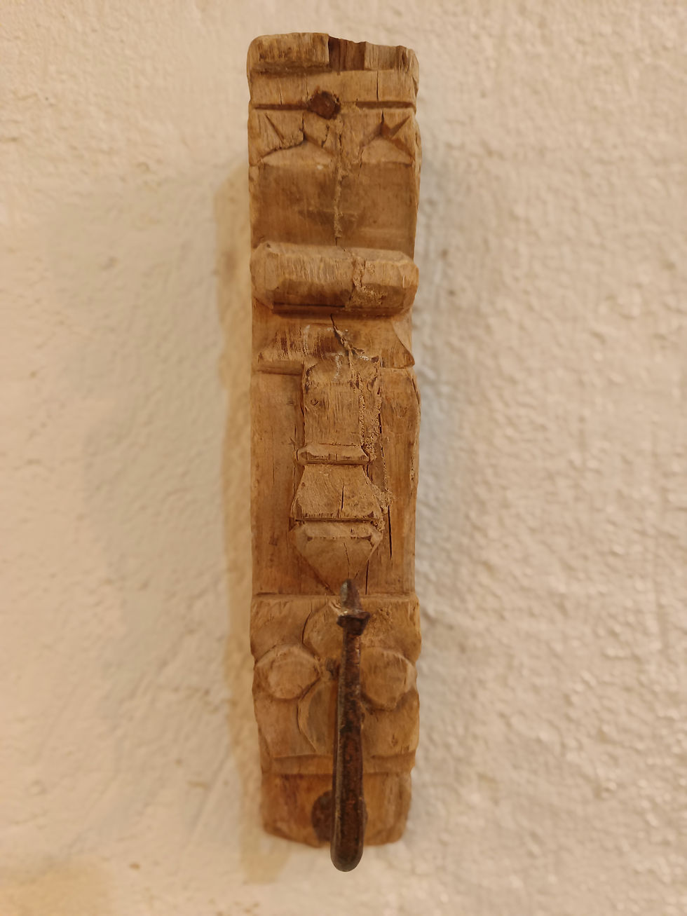 Miniature : Patère en bois sculpté n°1