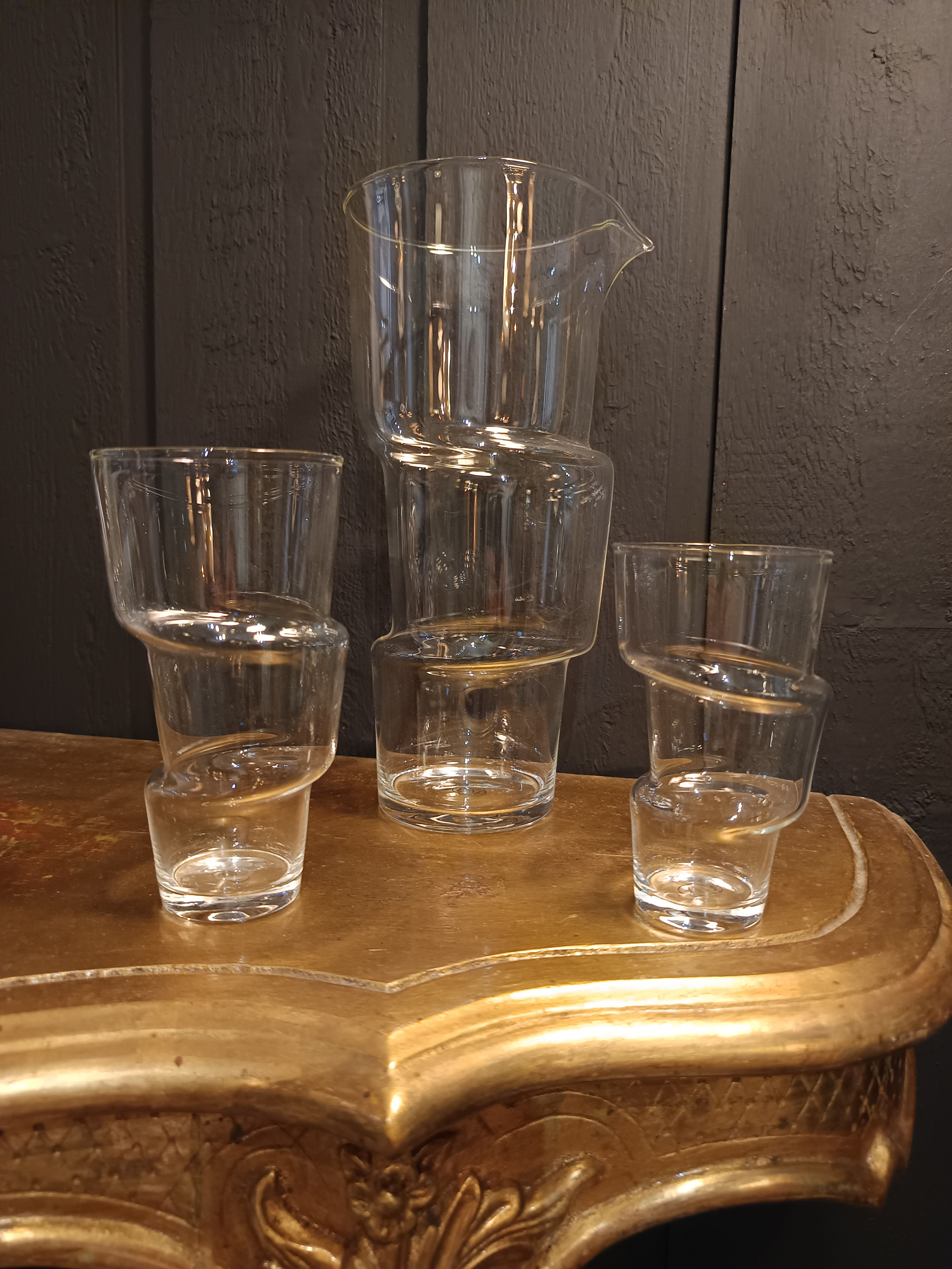 Verre et carafe "décalé"