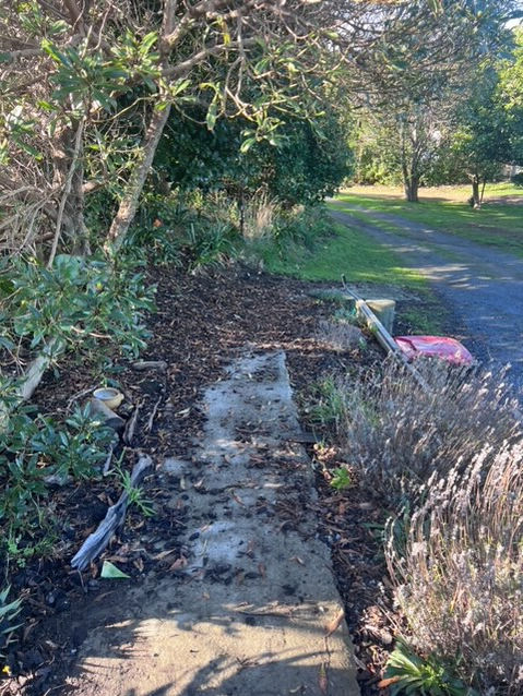Garden Maintenance. Lawn Mowing. Hedge Trimming. Pruning. Weeding & Mulching. Kapiti Coast.