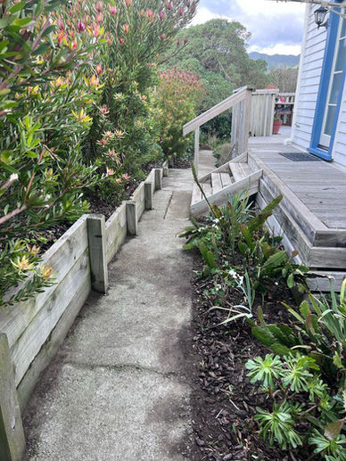 Garden Maintenance. Lawn Mowing. Hedge Trimming. Pruning. Weeding & Mulching. Kapiti Coast.