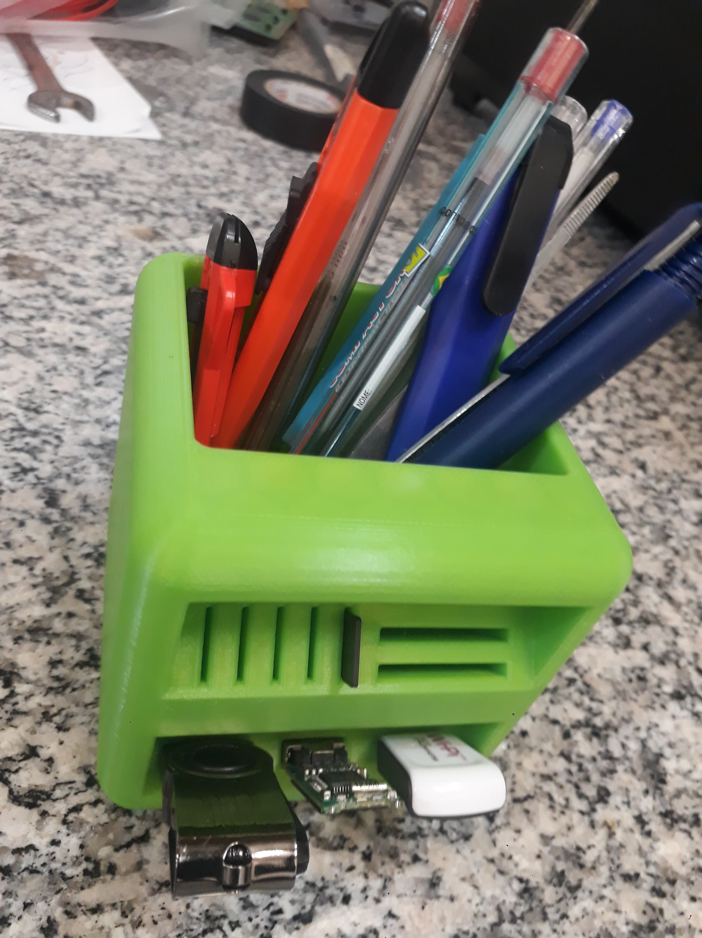 Organizador de Mesa escritório para pen drive, canetas e cartões