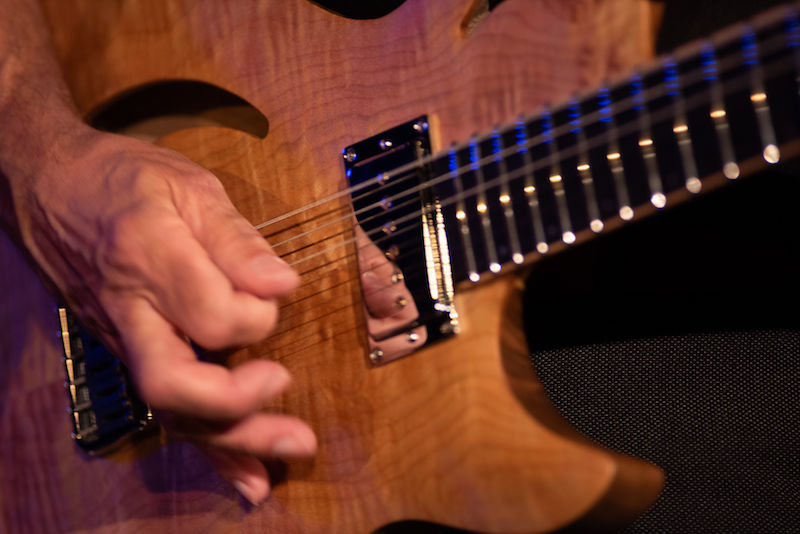 Azile-Guitare1(600)