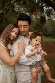 Christmas Mini Family Photoshoot in a park in Sydney