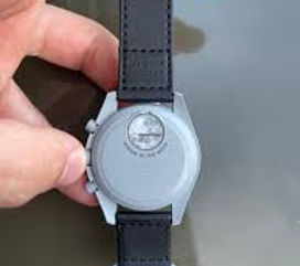 時計 MoonSwatch Mission to the Moon MISSION TO THE MOON - SO33M100 | Swatch® United States
