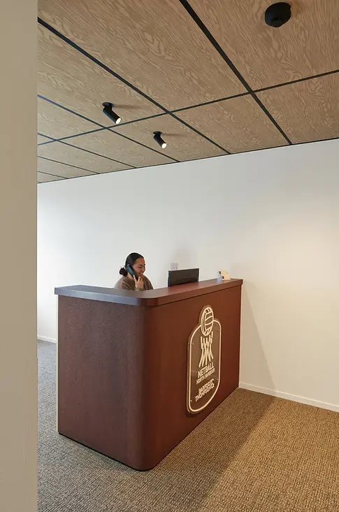 Compact office reception desk with stained cork finishing