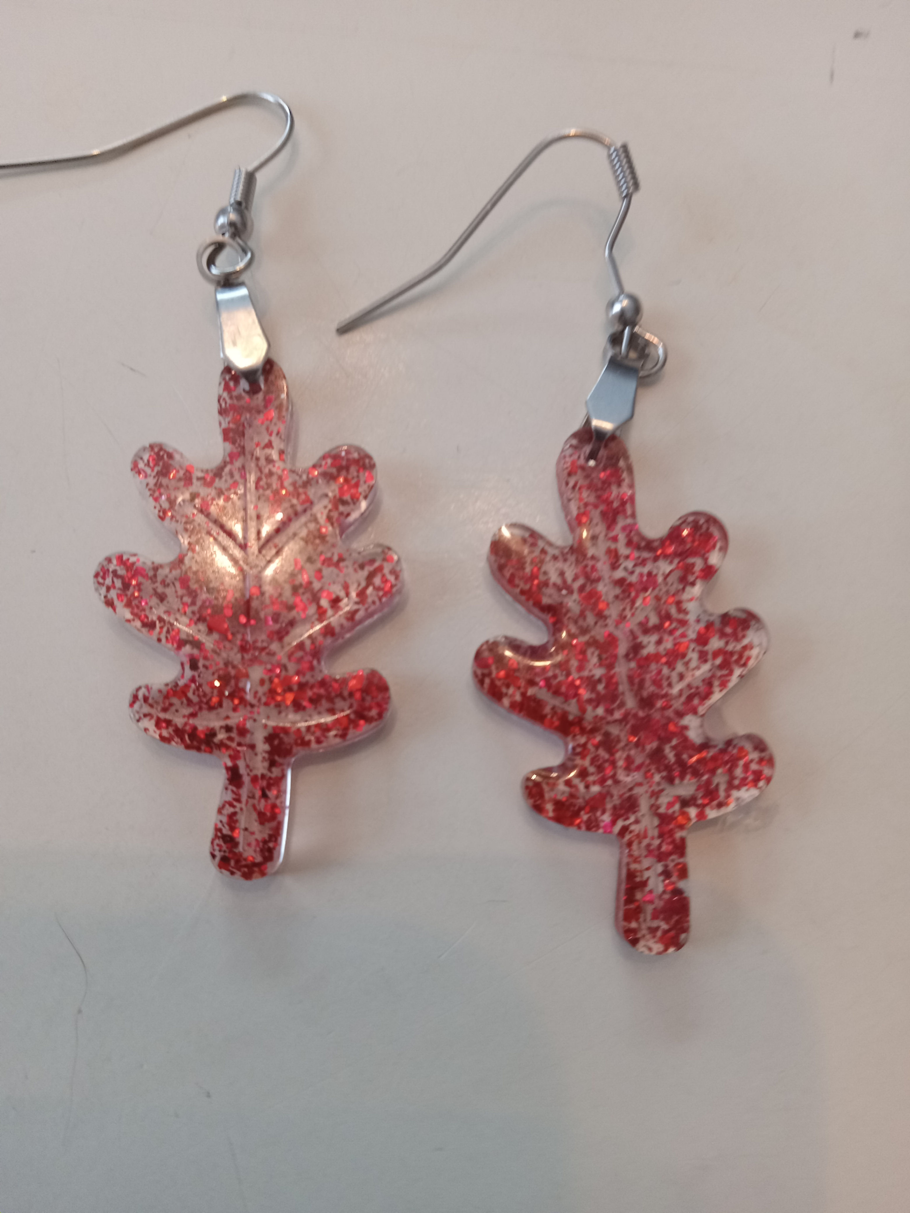 red tree resin earring